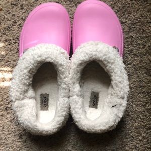 FUR LINED CROCS